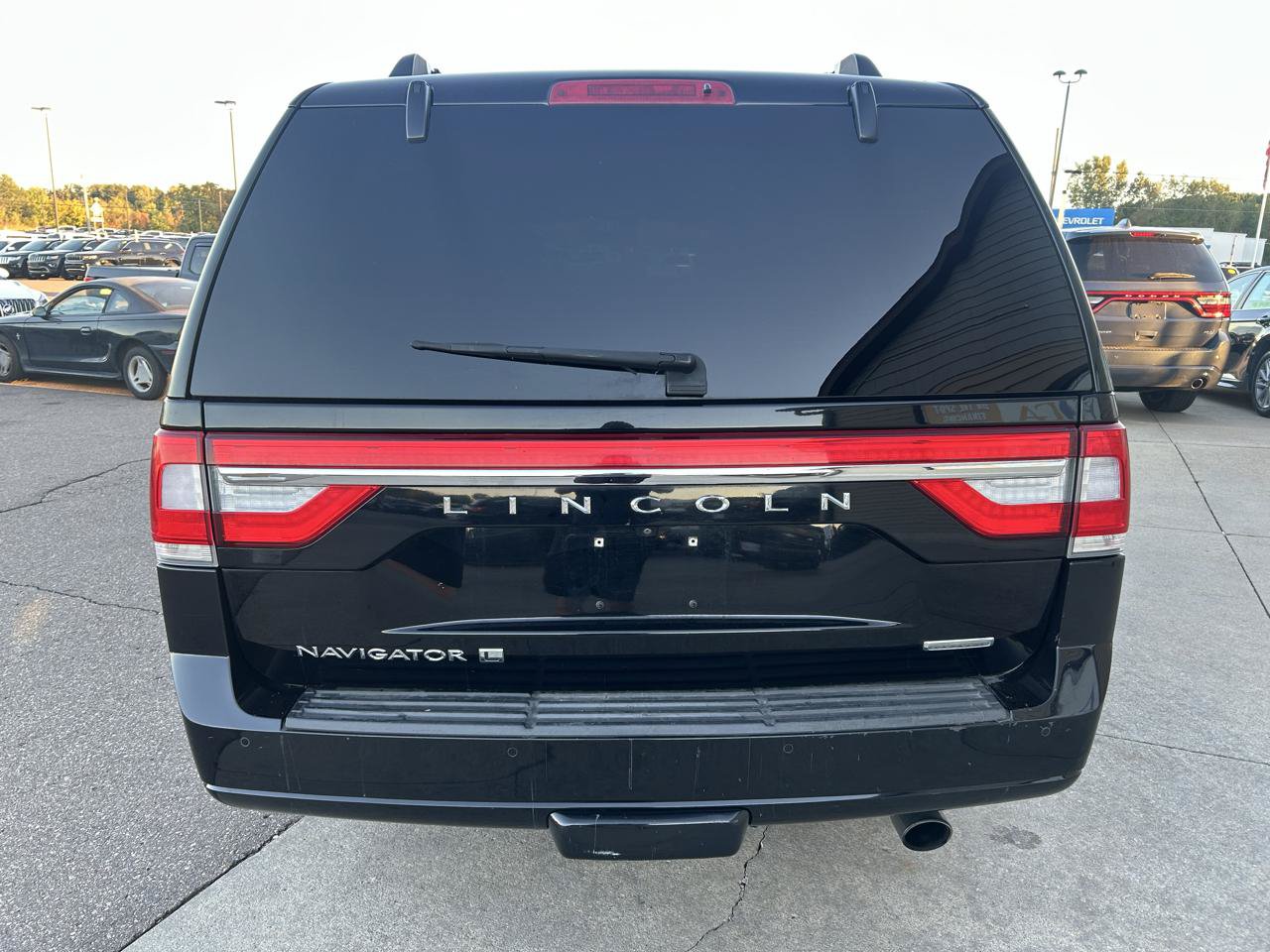 Used 2016 Lincoln Navigator L Select AWD/4WD image 6