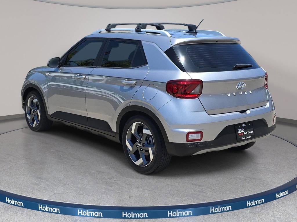 Used 2023 Hyundai Venue SEL FWD image 8