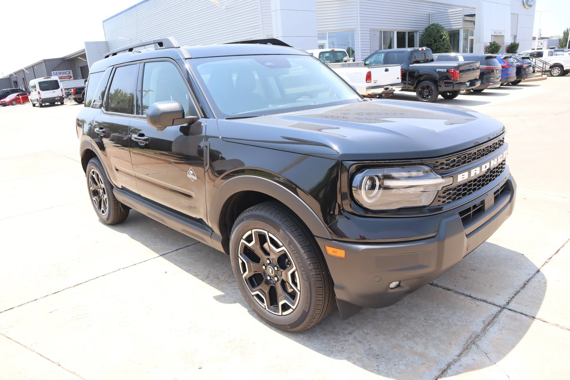 New 2025 Ford Bronco Sport Outer Banks w/ Outer Banks Tech Package+ AWD/4WD image 1