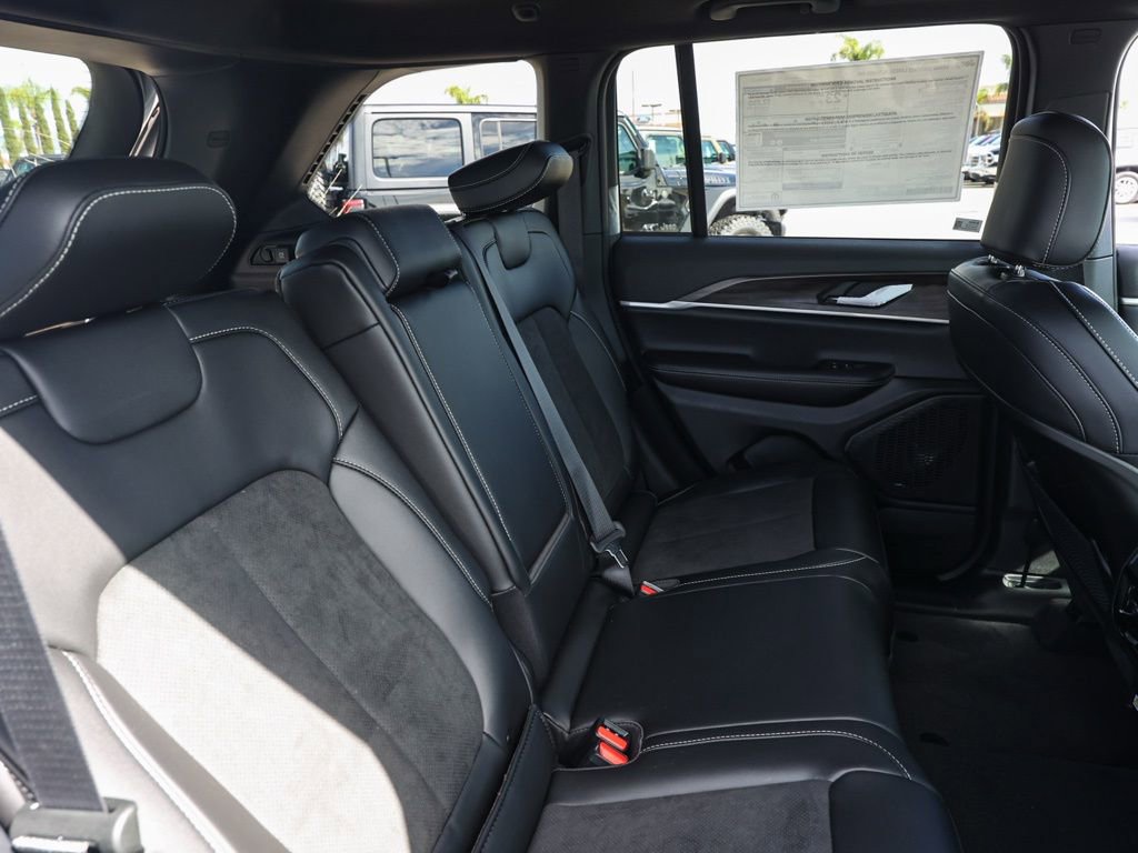 Used 2026 Jeep Grand Cherokee Altitude image 18