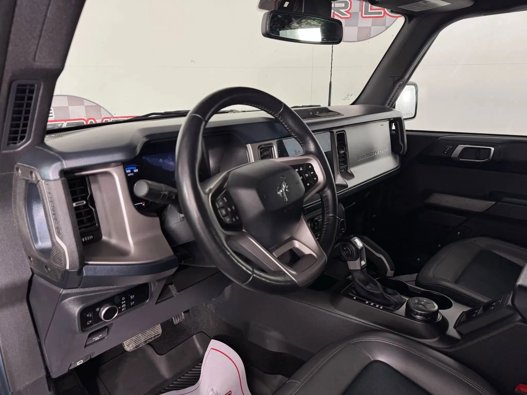 Used 2023 Ford Bronco Outer Banks image 10