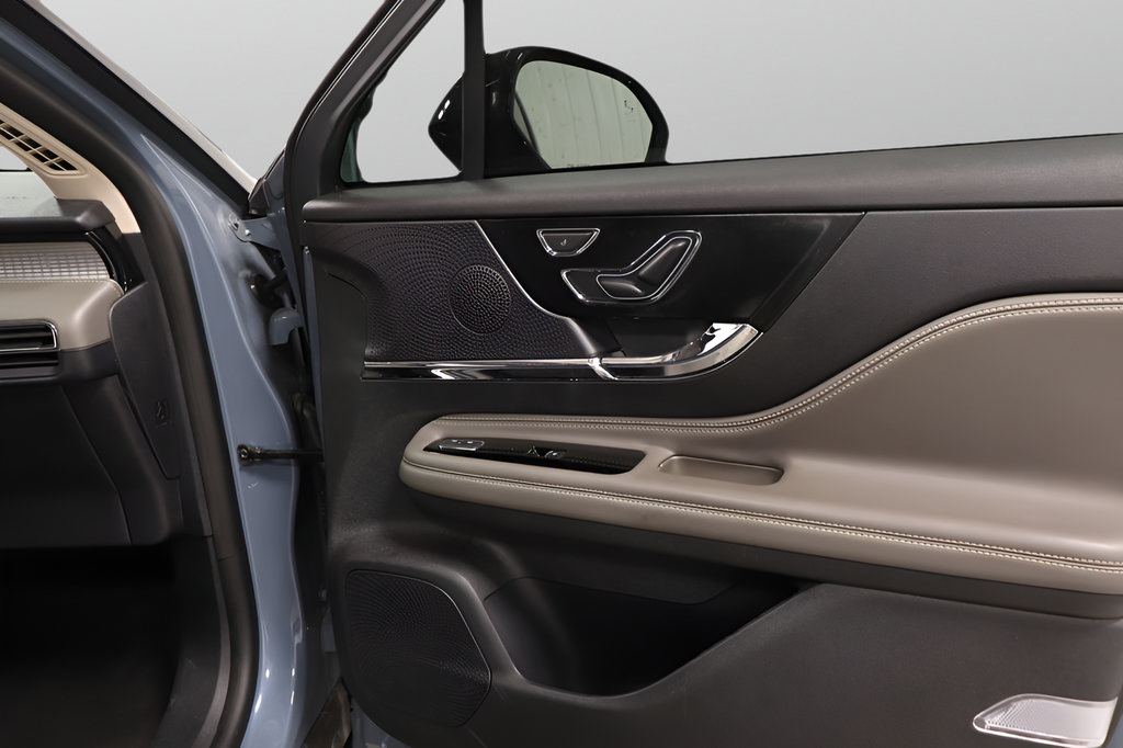 Used 2024 Lincoln Corsair AWD w/ Towing Package image 35