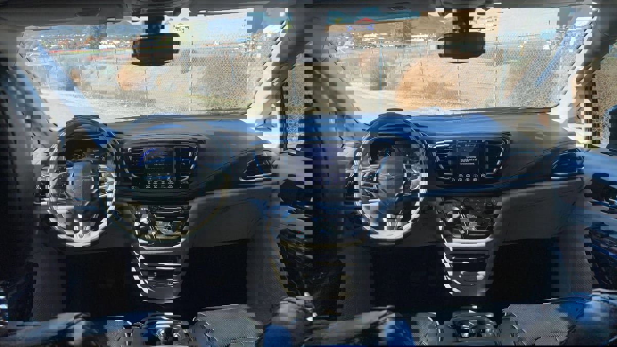 Used 2020 Chrysler Pacifica Limited image 9