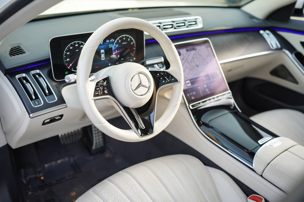 Used 2022 Mercedes-Benz S 500 4MATIC w/ AMG Line Package image 19