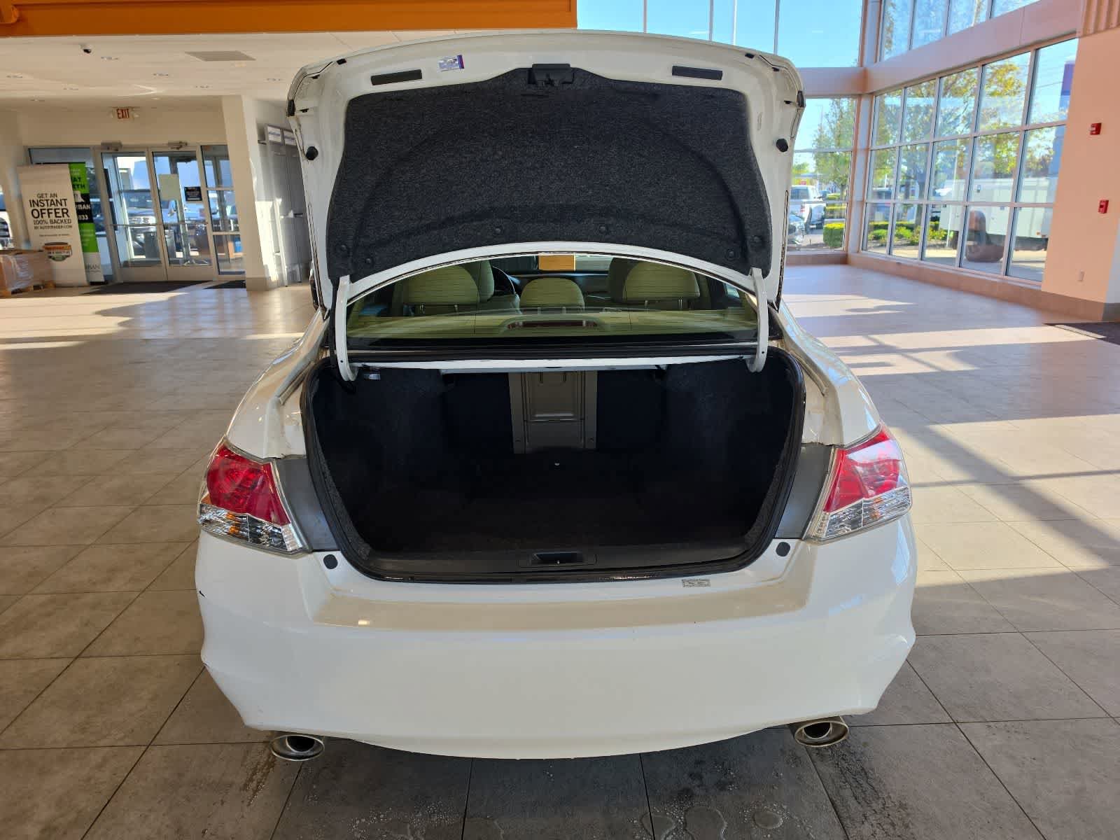 Used 2011 Honda Accord EX-L image 32