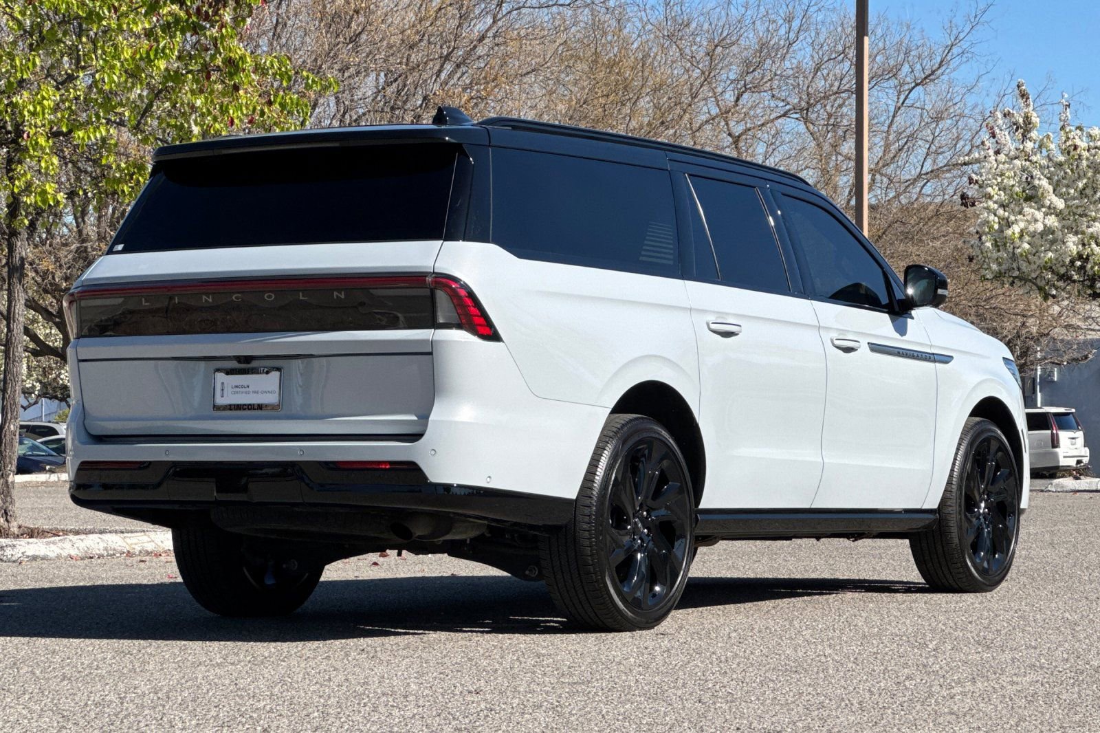 Certified 2025 Lincoln Navigator L Reserve image 4