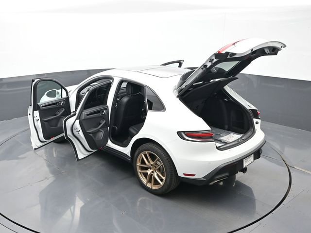 Certified 2025 Porsche Macan AWD/4WD image 29