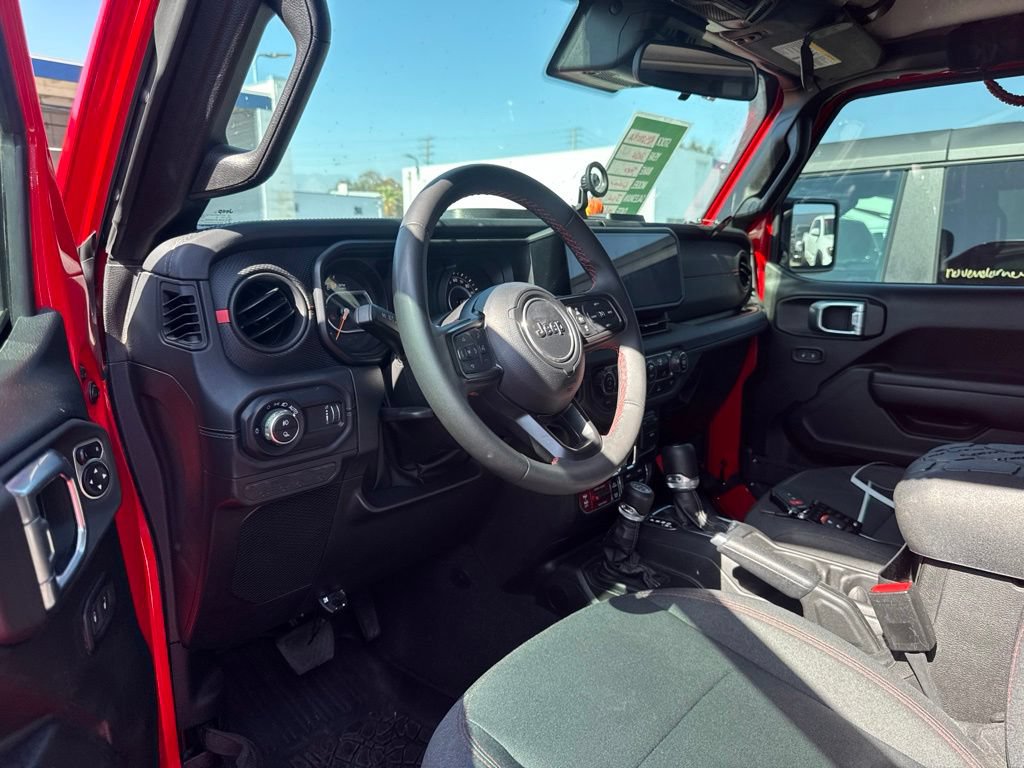 Used 2024 Jeep Gladiator Rubicon AWD/4WD image 7