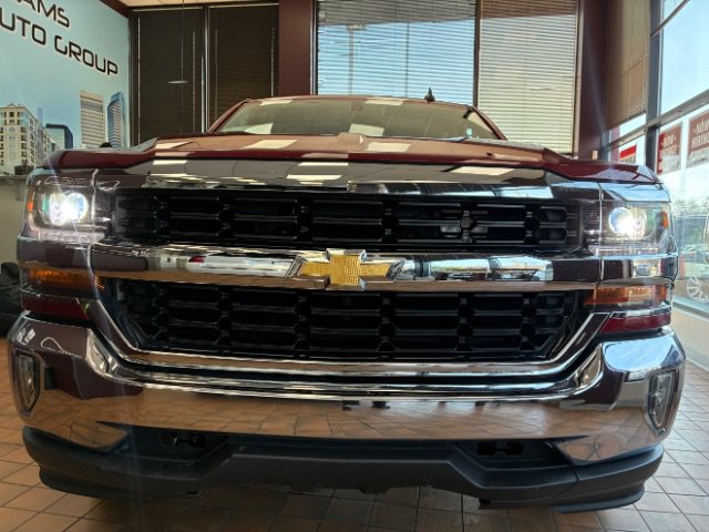 Used 2018 Chevrolet Silverado 1500 LT w/ All Star Edition AWD/4WD image 4
