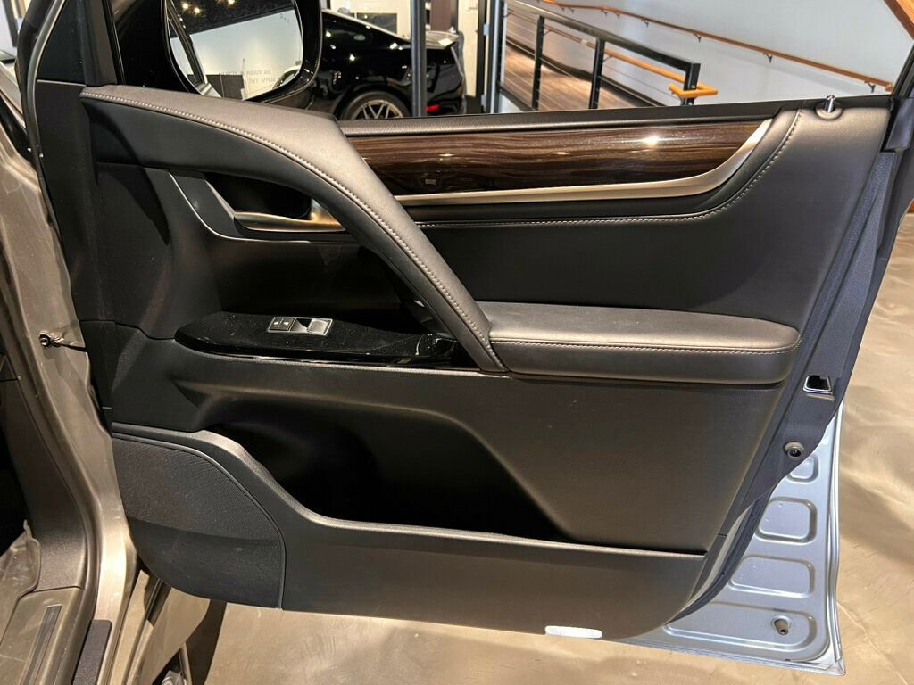 Used 2018 Lexus LX 570 4WD image 29
