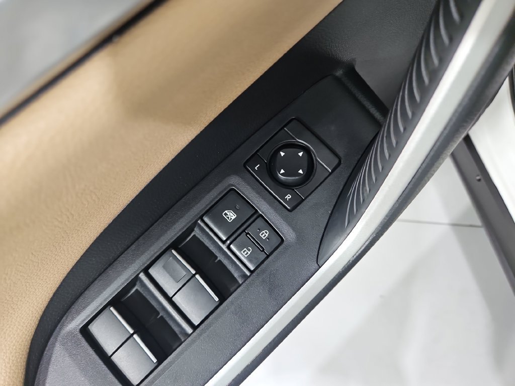 Used 2019 Toyota RAV4 Limited AWD/4WD image 11