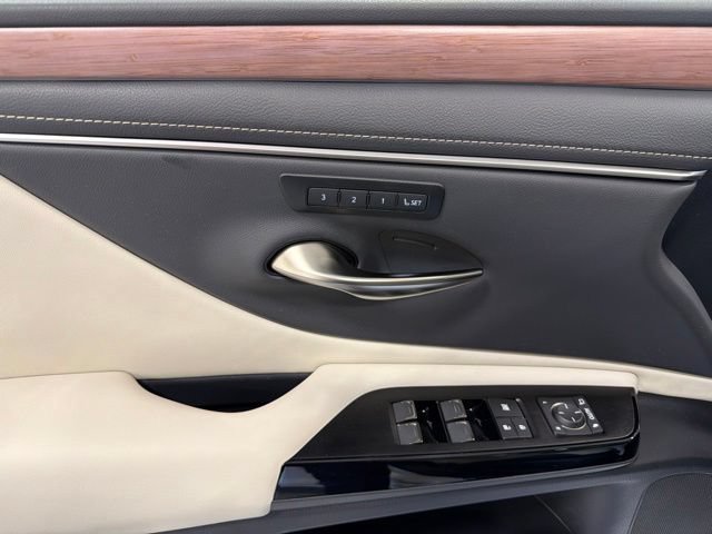 Used 2025 Lexus ES 300h w/ Technology Package FWD image 10