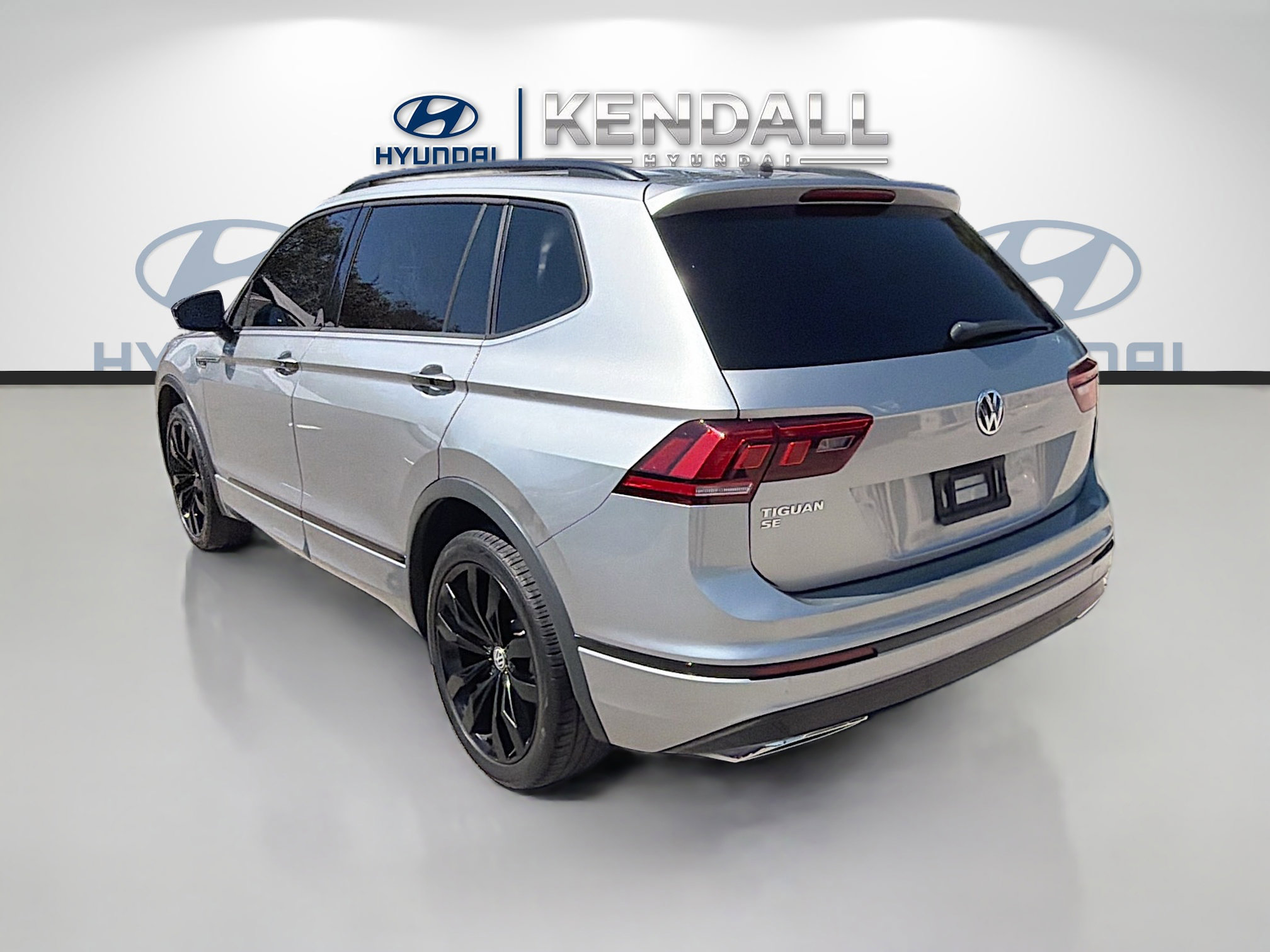 Used 2020 Volkswagen Tiguan SE R-Line image 4