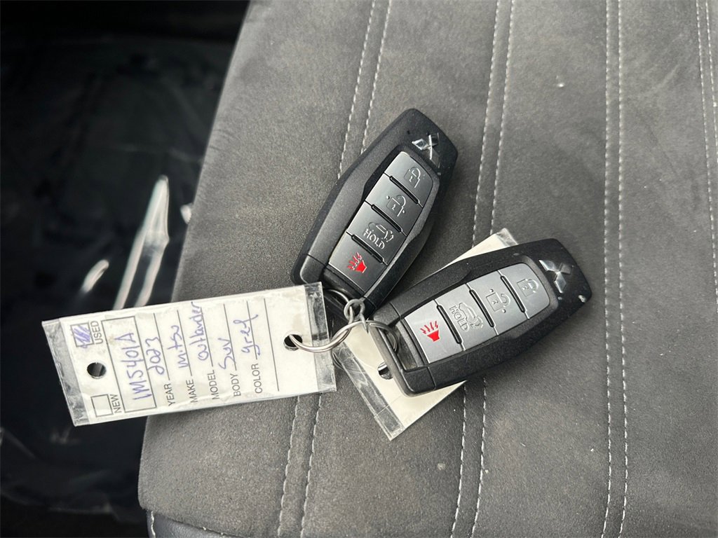 Used 2023 Mitsubishi Outlander SE image 32