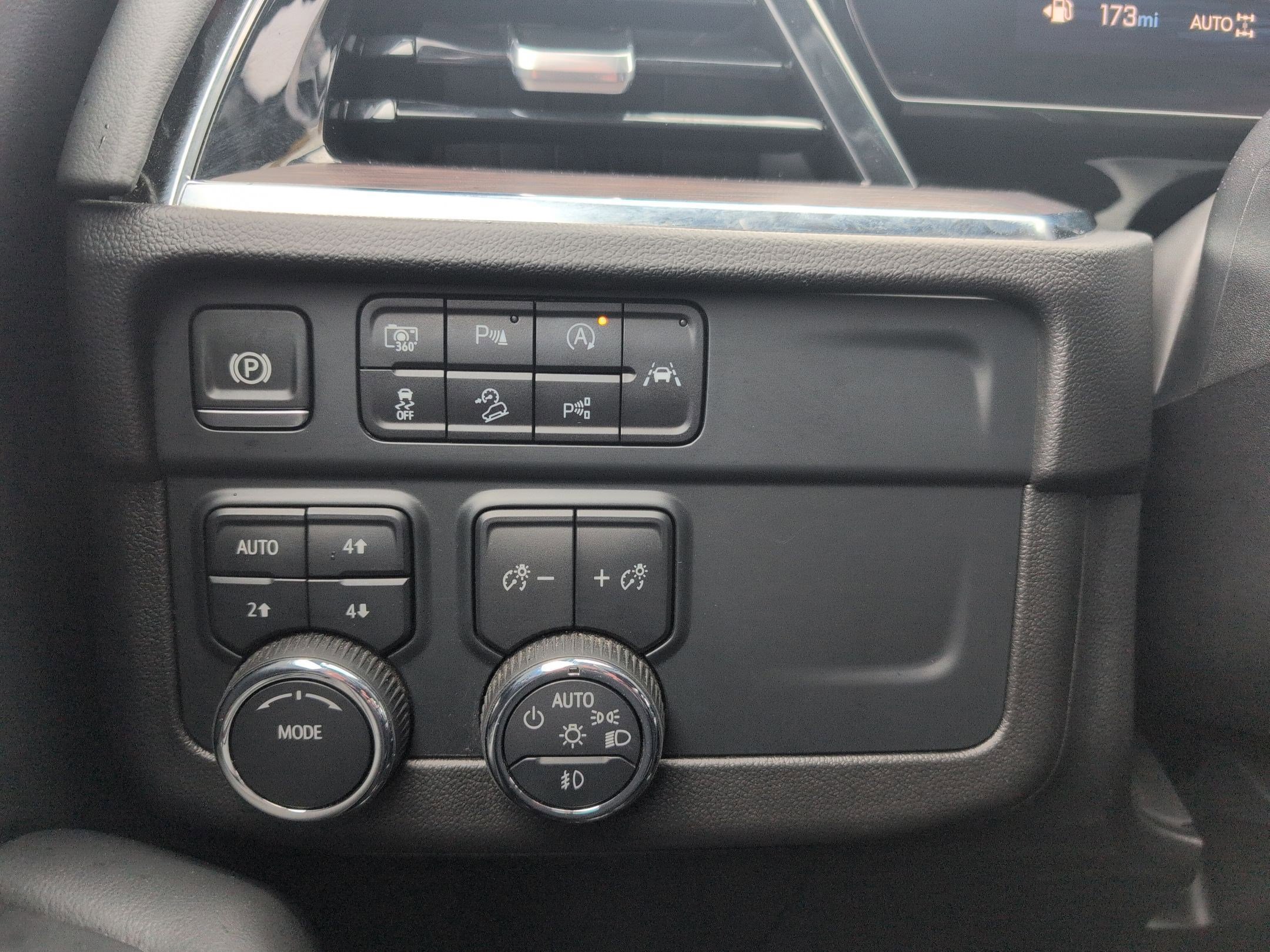 Certified 2025 Chevrolet Tahoe Z71 image 23