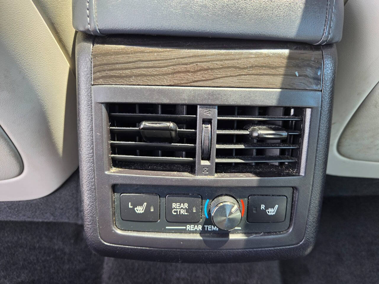 Used 2015 Toyota Avalon Limited FWD image 36