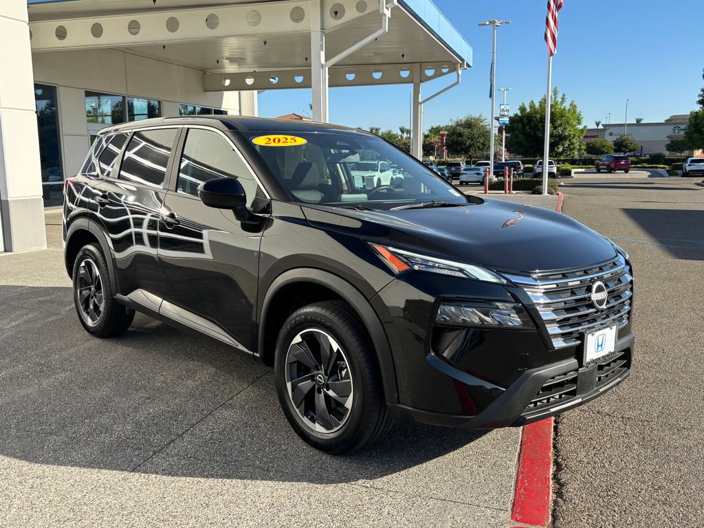 Used 2025 Nissan Rogue SV AWD/4WD image 3
