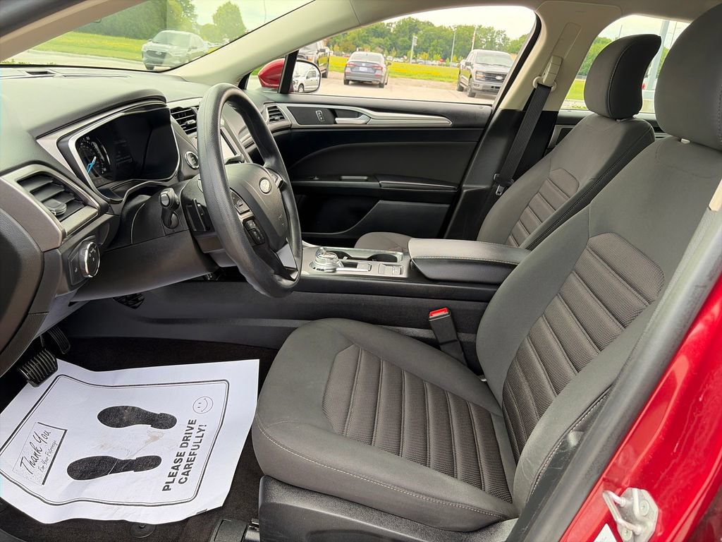 Used 2019 Ford Fusion SE FWD image 15