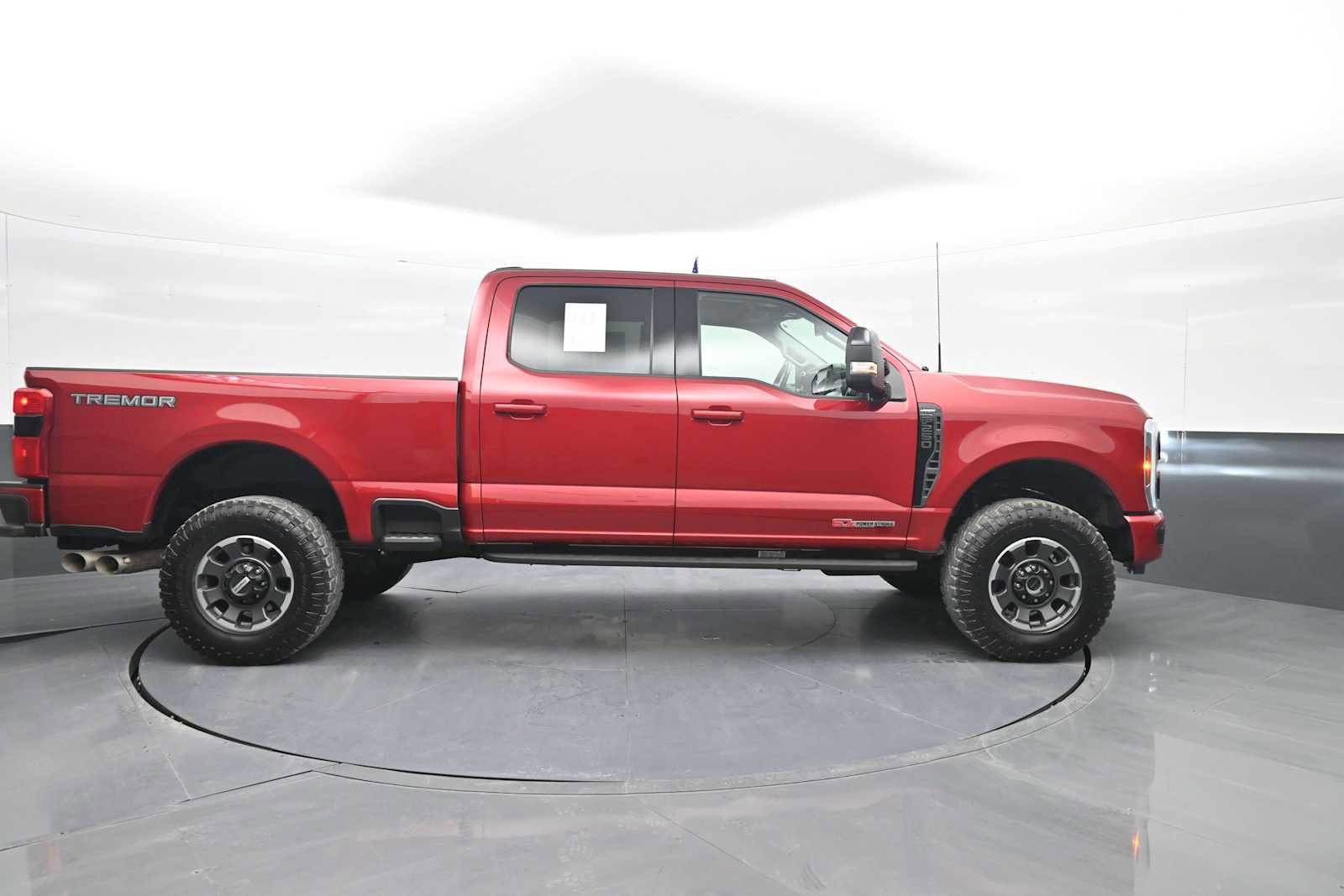 Used 2024 Ford F250 Lariat w/ Tremor Off-Road Package image 9