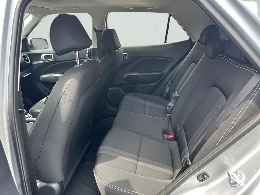 Used 2025 Hyundai Venue SEL image 14