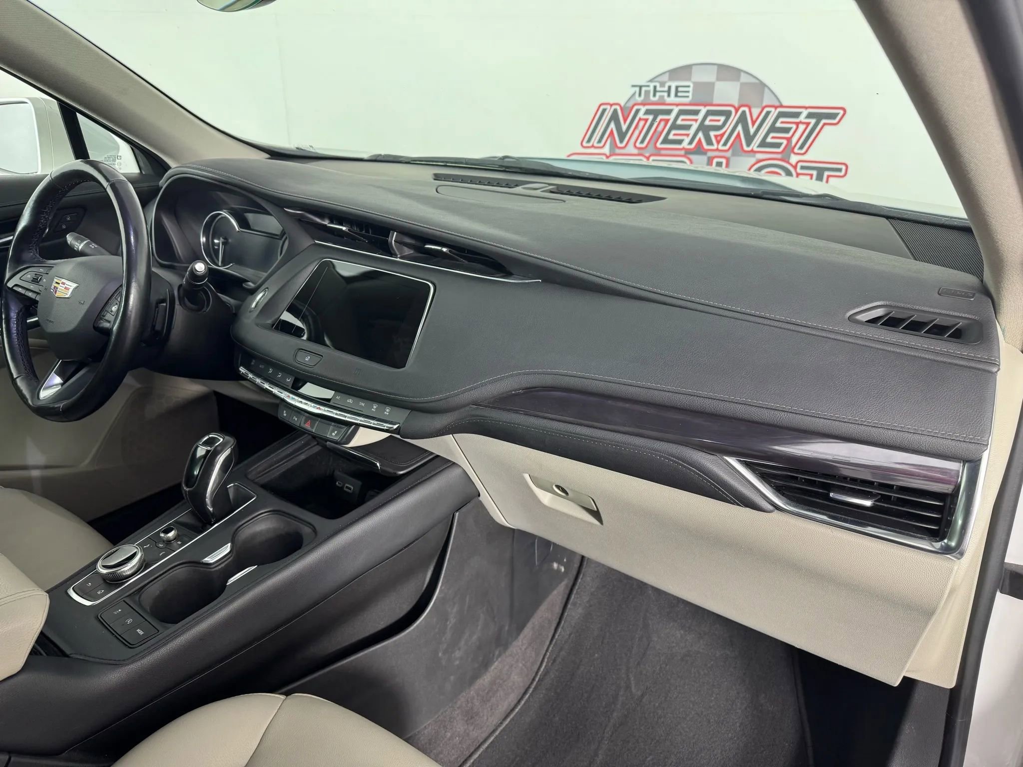 Used 2019 Cadillac XT4 Luxury w/ Cold Weather Package image 12