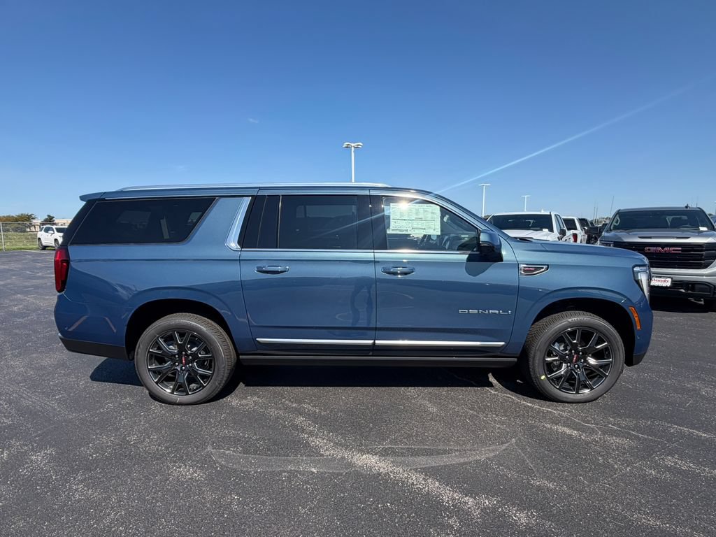 New 2026 GMC Yukon XL Denali w/ Denali Reserve Package AWD/4WD image 16