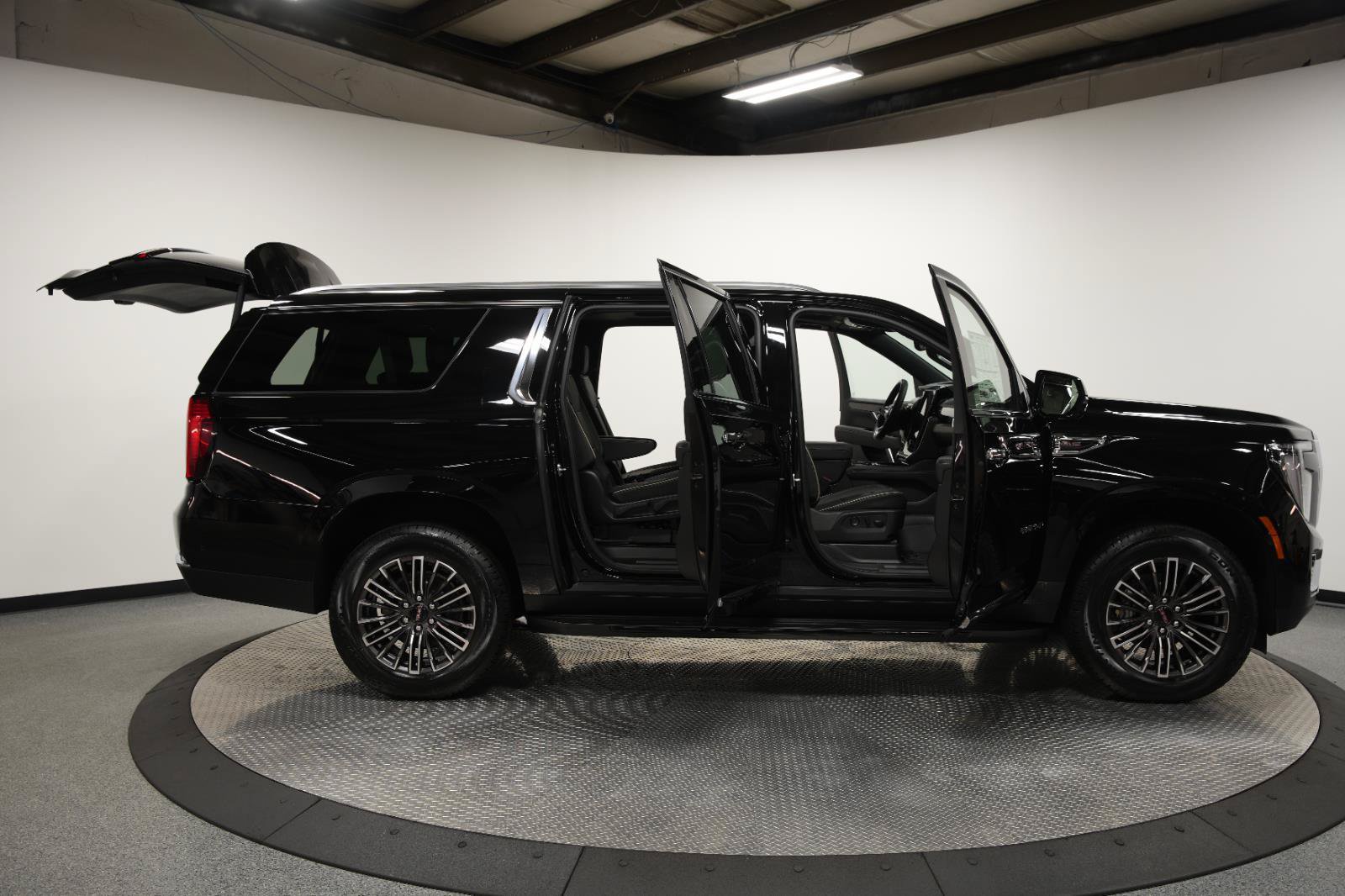 New 2026 GMC Yukon XL Elevation w/ Elevation Premium Package AWD/4WD image 10