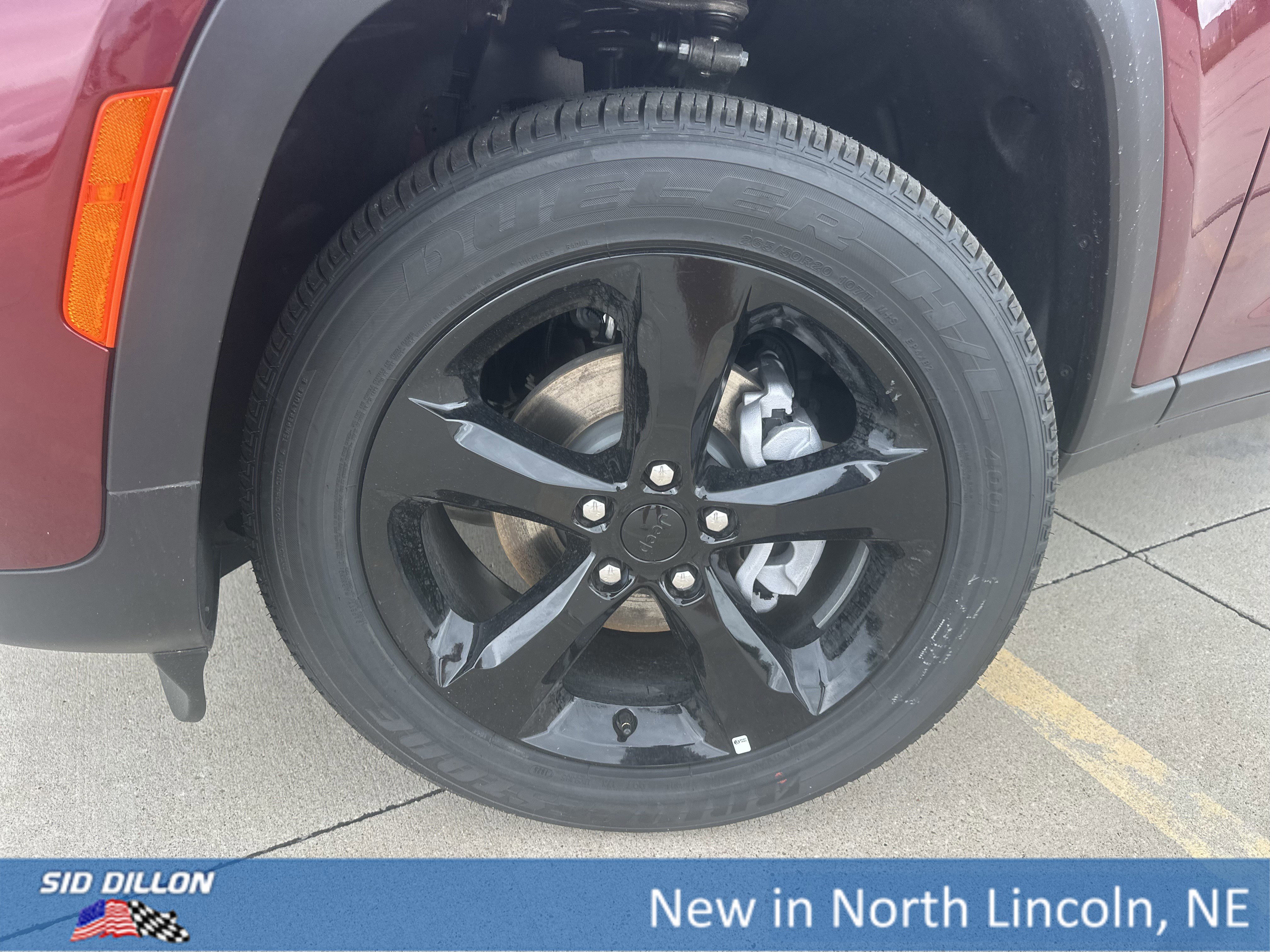 New 2025 Jeep Grand Cherokee Laredo image 5