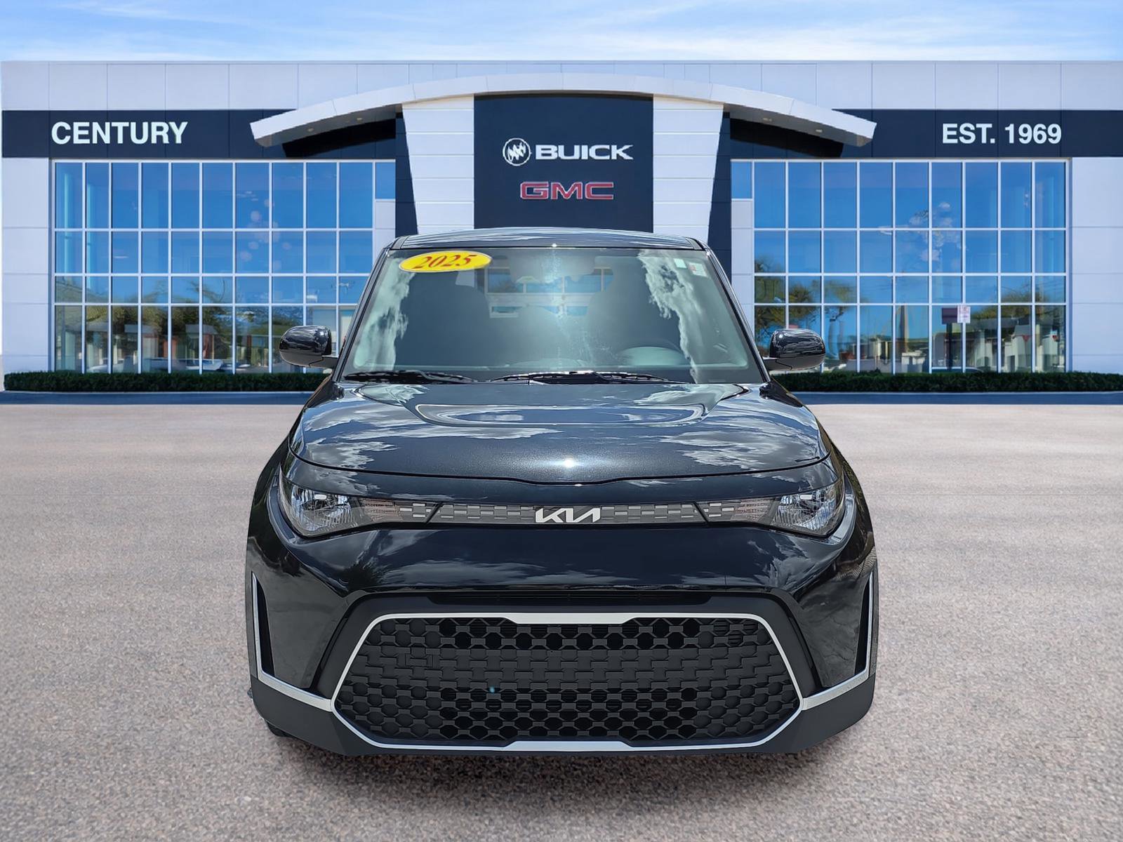 Used 2025 Kia Soul LX FWD image 2