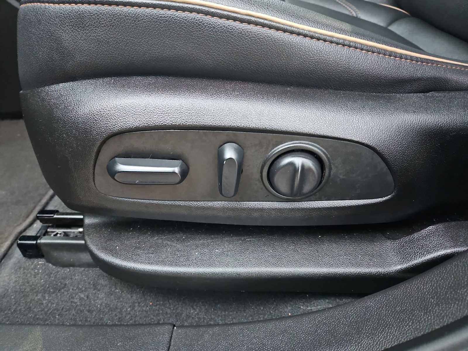 Certified 2022 Chevrolet Blazer Premier w/ Enhanced Convenience Package image 17