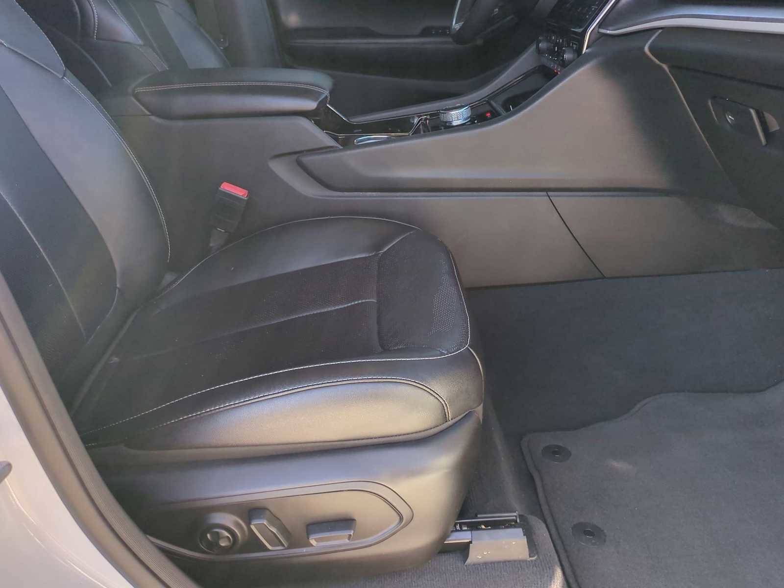 Used 2023 Jeep Grand Cherokee L Limited w/ Luxury Tech Group II image 29