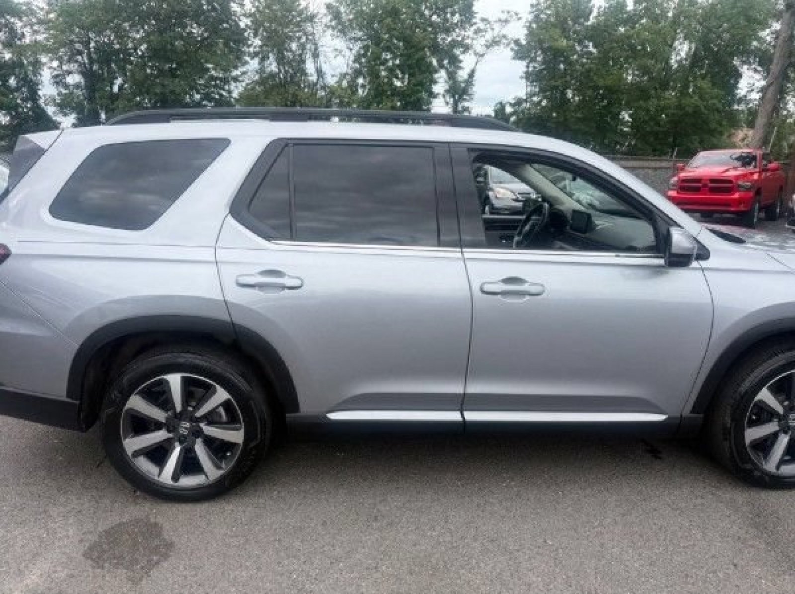 Used 2024 Honda Pilot Touring image 3