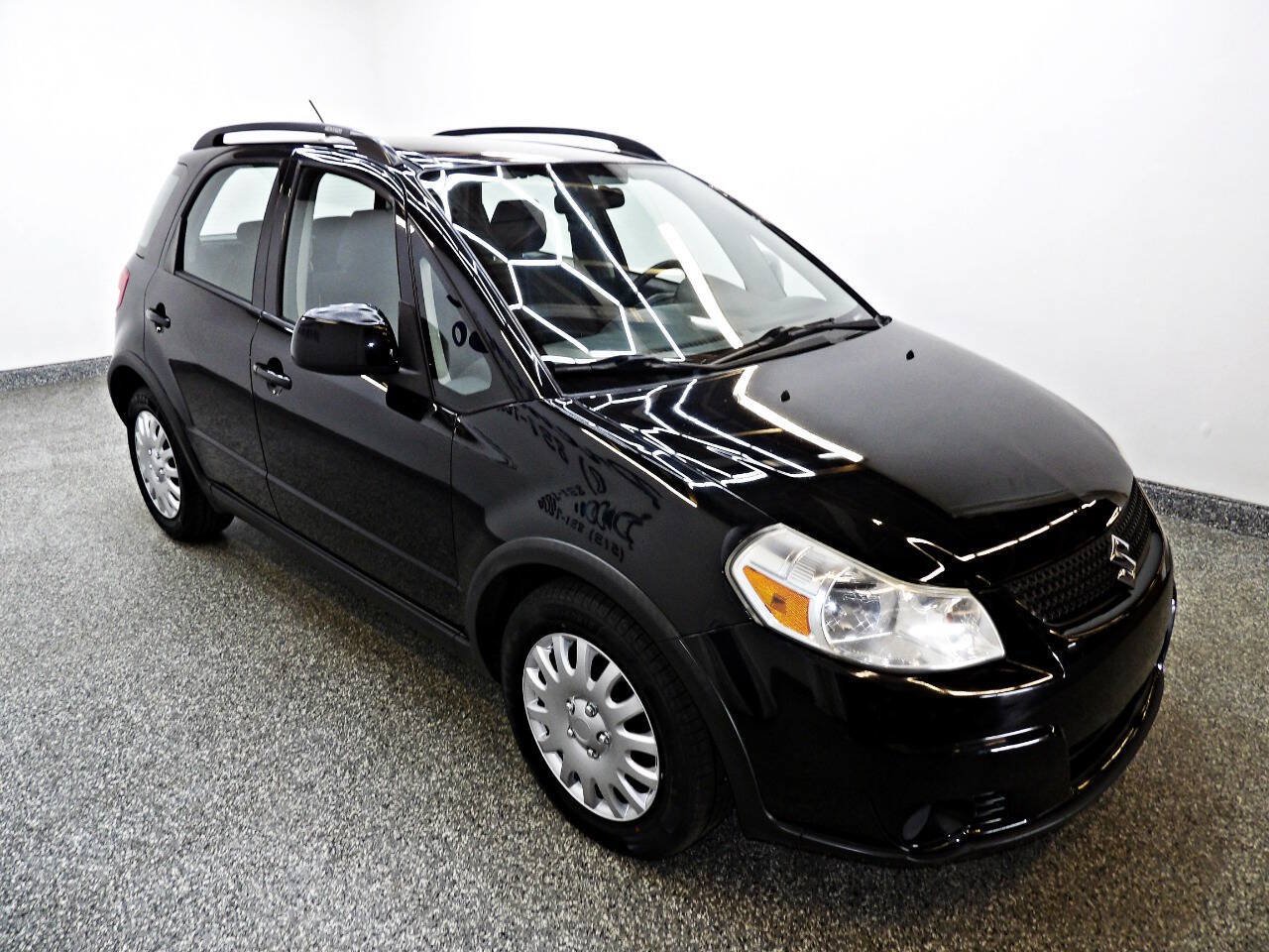 Used 2010 Suzuki SX4 Hatchback FWD image 3