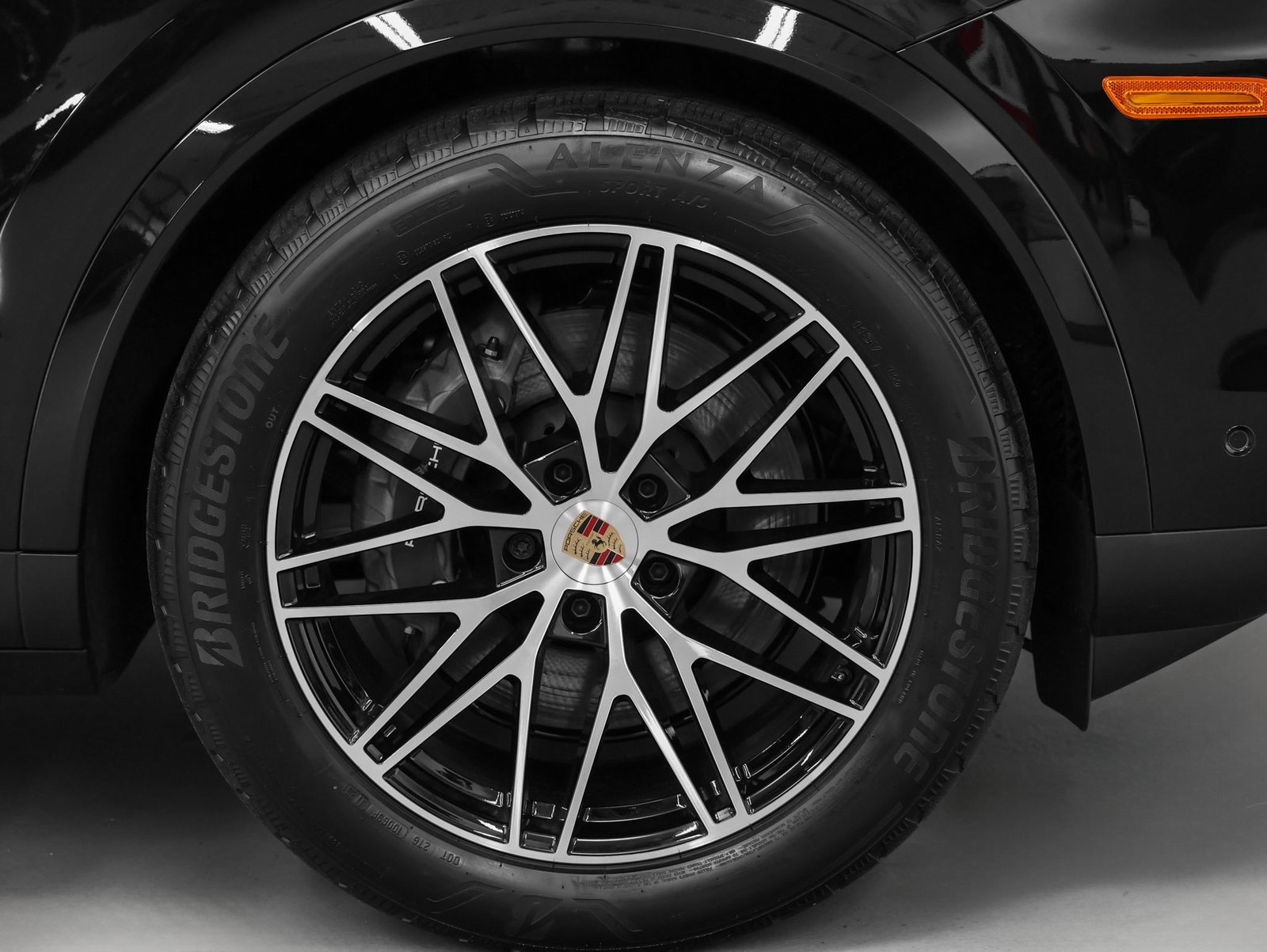 Used 2025 Porsche Cayenne image 15