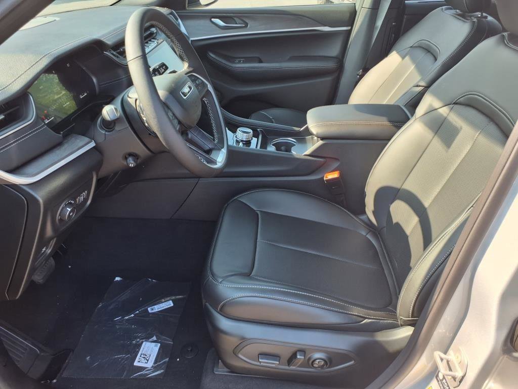 New 2025 Jeep Grand Cherokee L Limited w/ Luxury Tech Group II image 3