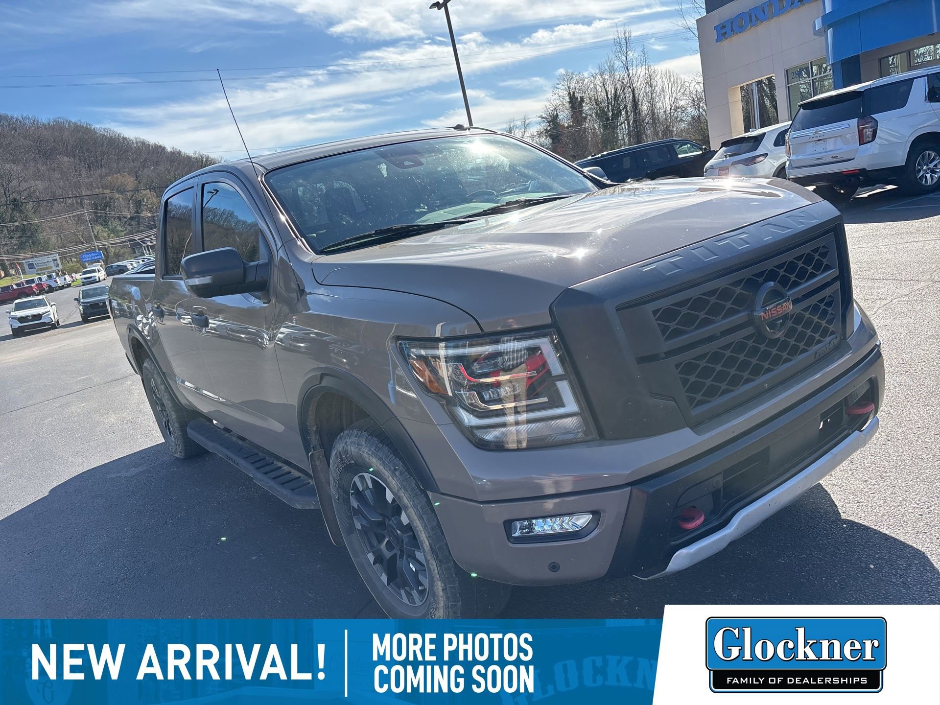 Used 2021 Nissan Titan PRO-4X w/ Pro-4x Convenience Package image 3