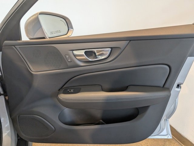 Used 2025 Volvo V60 B5 Cross Country Plus image 27