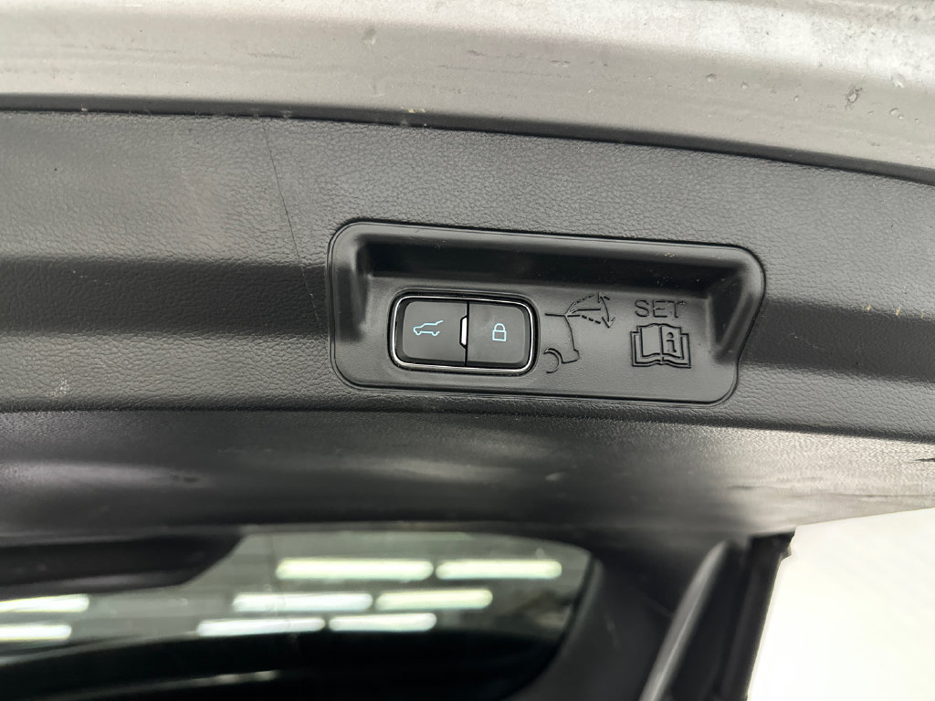Used 2022 Ford Explorer XLT w/ Equipment Group 202A RWD image 19