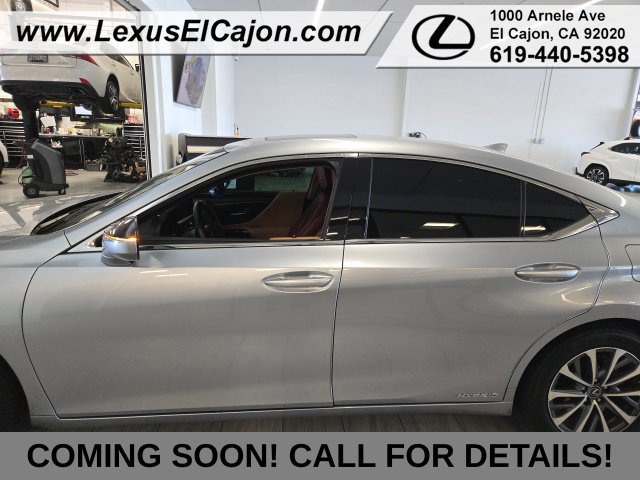 Used 2022 Lexus ES 300h w/ Accessory Package FWD image 2