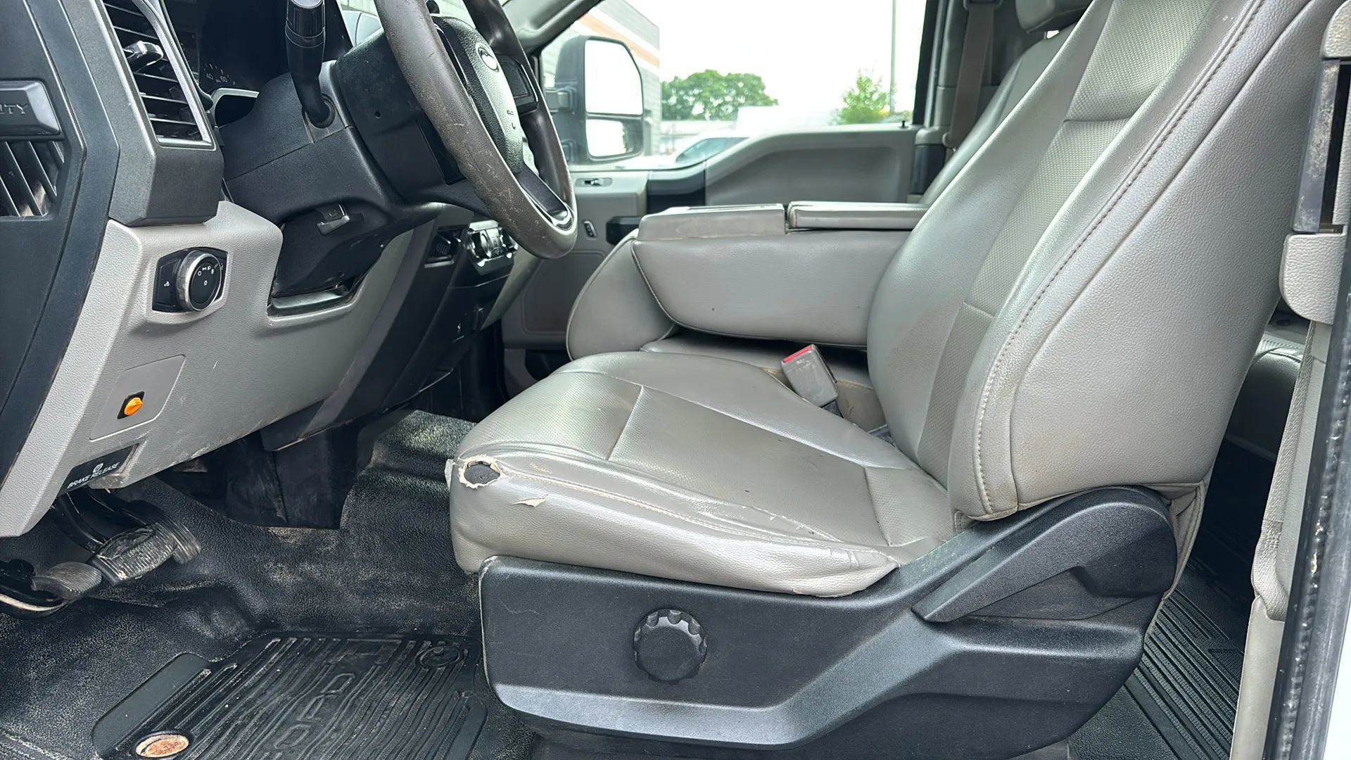 Used 2017 Ford F250 XL w/ Power Equipment Group image 9