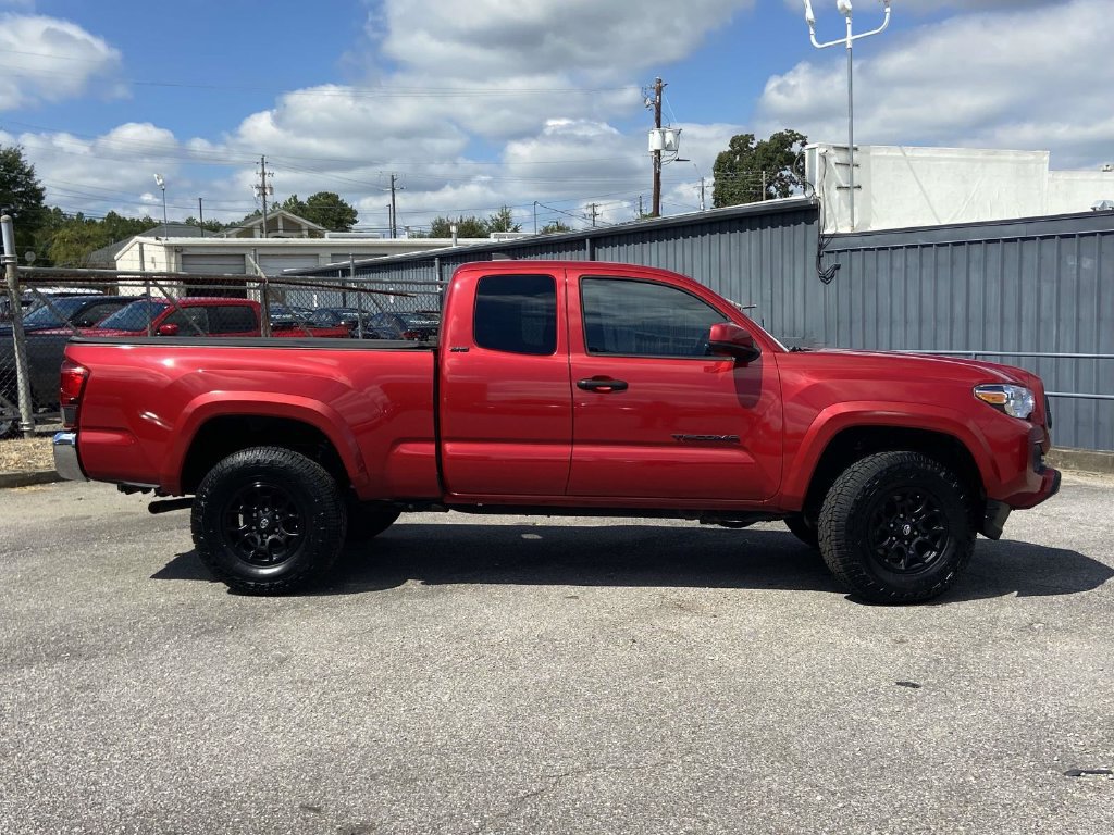 Used 2022 Toyota Tacoma SR5 RWD image 4