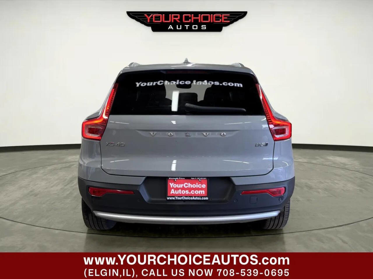 Used 2024 Volvo XC40 B5 Core image 4