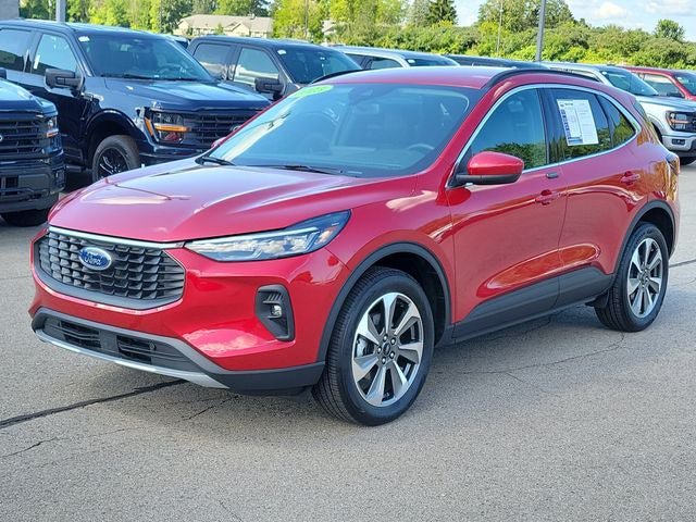 Used 2025 Ford Escape Platinum AWD/4WD image 2