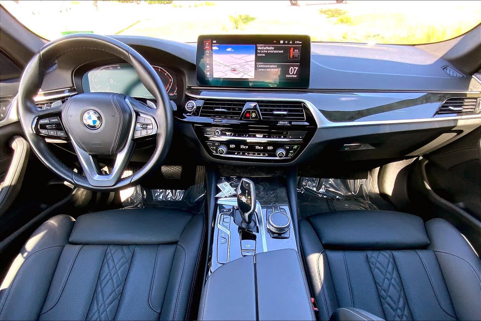 Used 2021 BMW 530i xDrive w/ Convenience Package AWD/4WD image 15
