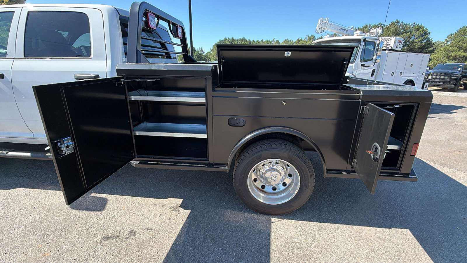 New 2026 RAM 5500 Tradesman w/ Chrome Appearance Group AWD/4WD image 13