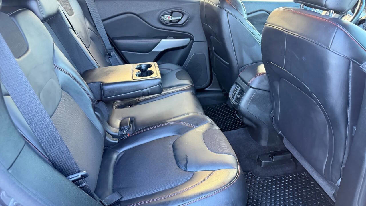 Used 2017 Jeep Cherokee Trailhawk w/ Cold Weather Group image 30