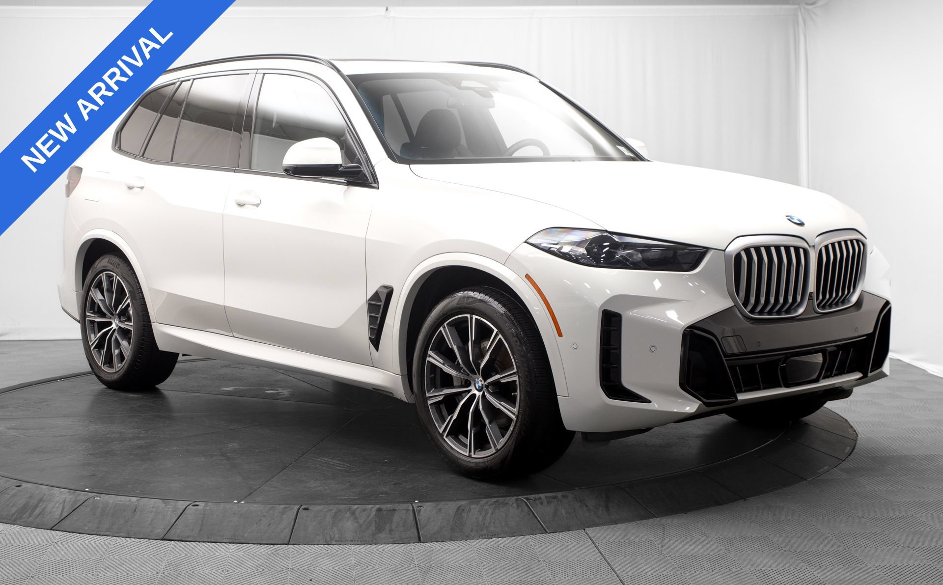 Used 2024 BMW X5 xDrive40i w/ M Sport Package AWD/4WD image 9