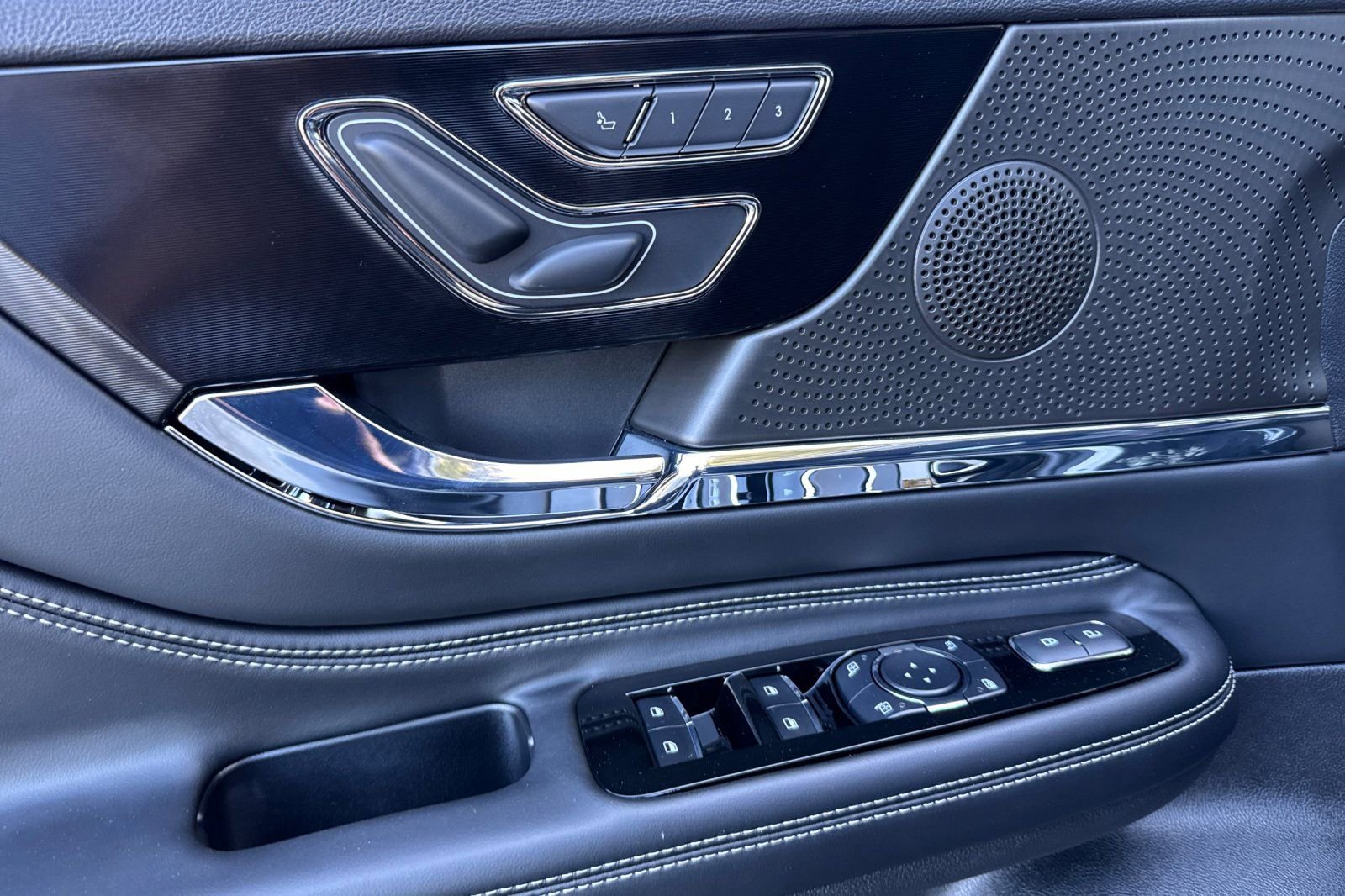 New 2026 Lincoln Corsair Grand Touring image 9