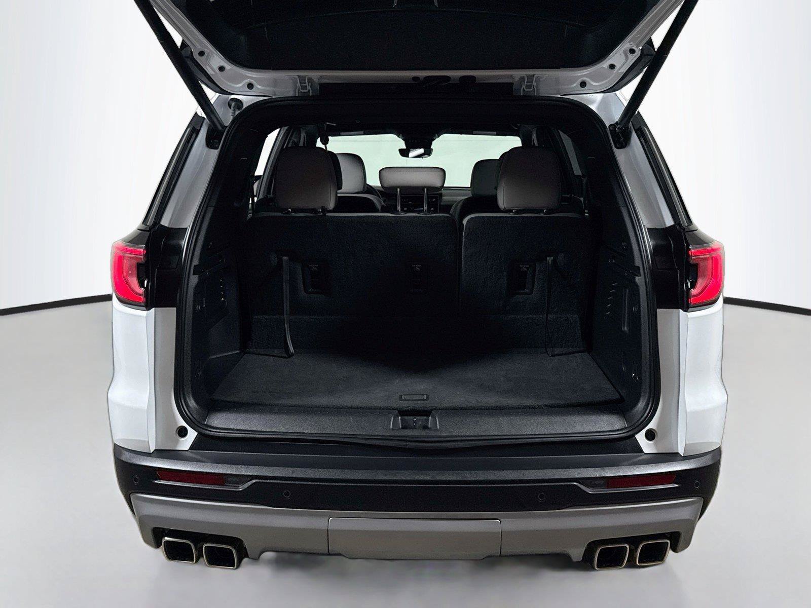 Used 2026 GMC Acadia Elevation w/ Elevation Premium Package FWD image 25