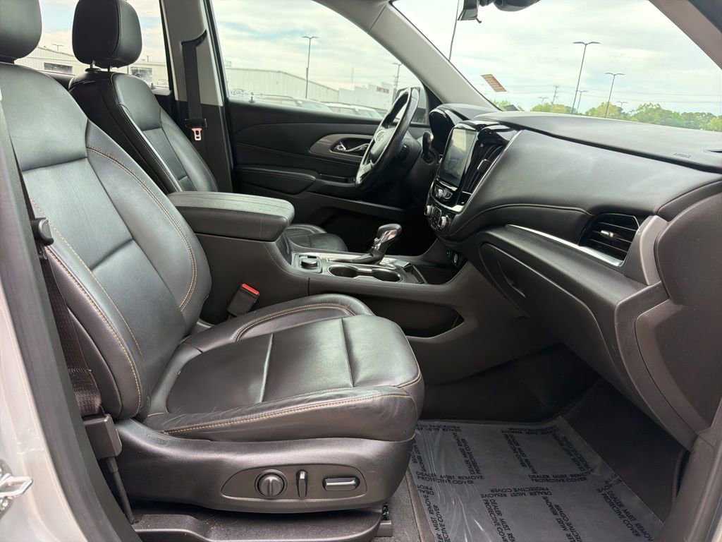 Used 2021 Chevrolet Traverse RS image 33